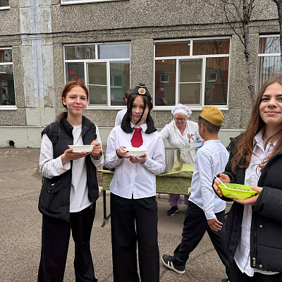 В школе №6 прошёл торжественный парад, посвящённый Победе в ВОВ.