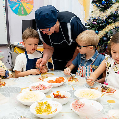 В детском саду №129/1 прошёл увлекательный мастер-класс по приготовлению пиццы 