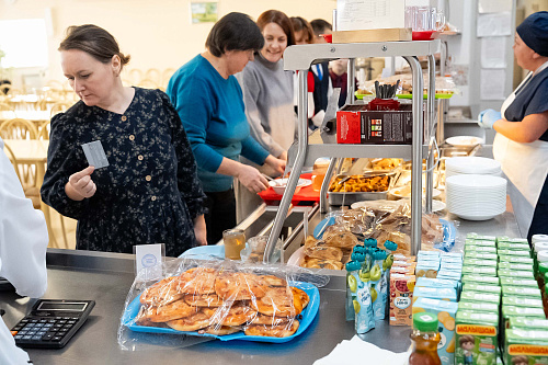 Питание в  столовой СОШ N 64