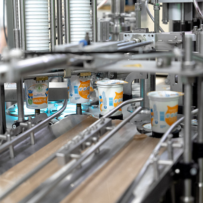 «Комбинат питания» Иркутска ежедневно производит детскую молочную продукцию для льготных категорий детей. 