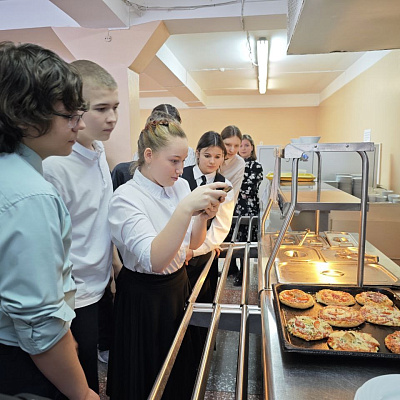 В школе № 67 прошёл увлекательный мастер-класс по приготовлению пиццы!