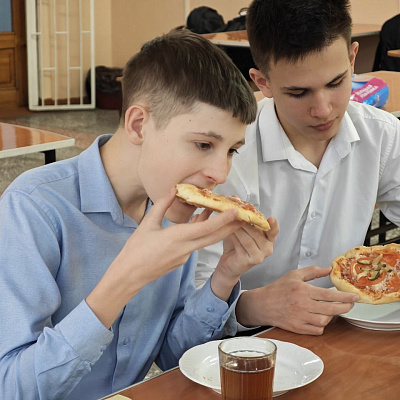 В школе № 67 прошёл увлекательный мастер-класс по приготовлению пиццы!