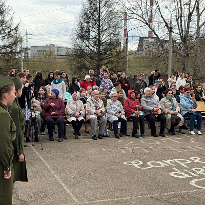 В МБОУ СОШ №5 на празднике «Дорогами Победы» одной из самых любимых площадок стала полевая кухня.