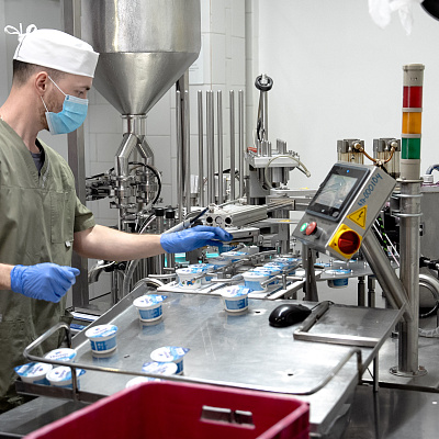 «Комбинат питания» Иркутска ежедневно производит детскую молочную продукцию для льготных категорий детей. 