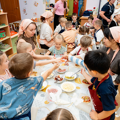 В детском саду №129/1 прошёл увлекательный мастер-класс по приготовлению пиццы 