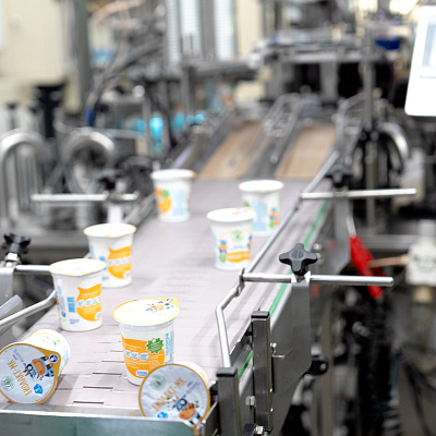 «Комбинат питания» Иркутска ежедневно производит детскую молочную продукцию для льготных категорий детей. 