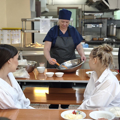 В школе № 67 прошёл увлекательный мастер-класс по приготовлению пиццы!