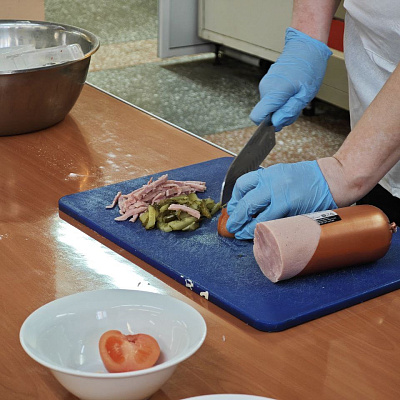 В школе № 67 прошёл увлекательный мастер-класс по приготовлению пиццы!