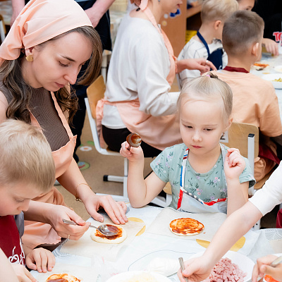 В детском саду №129/1 прошёл увлекательный мастер-класс по приготовлению пиццы 