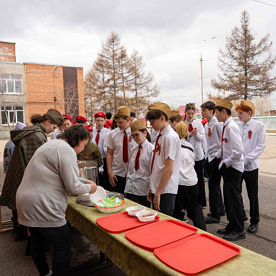 В школе №6 прошёл торжественный парад, посвящённый Победе в ВОВ.