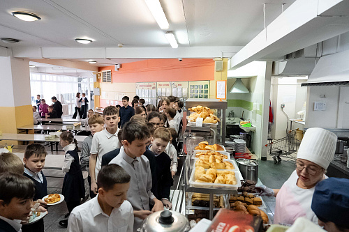 Родительский контроль в Иркутске проверил организацию питания в школах и детских садах. 