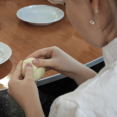 В школе № 67 прошёл увлекательный мастер-класс по приготовлению пиццы!