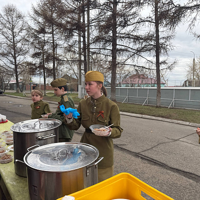 В школе №6 прошёл торжественный парад, посвящённый Победе в ВОВ.