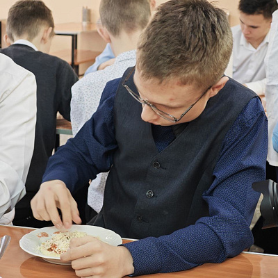 В школе № 67 прошёл увлекательный мастер-класс по приготовлению пиццы!