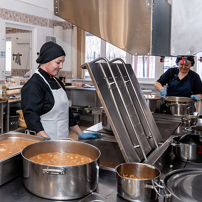 Питание в  столовой СОШ N 64