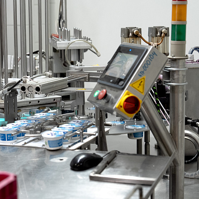 «Комбинат питания» Иркутска ежедневно производит детскую молочную продукцию для льготных категорий детей. 