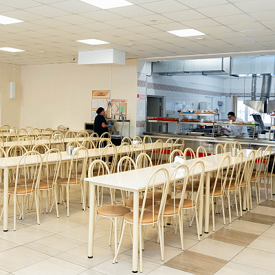 Питание в  столовой СОШ N 64