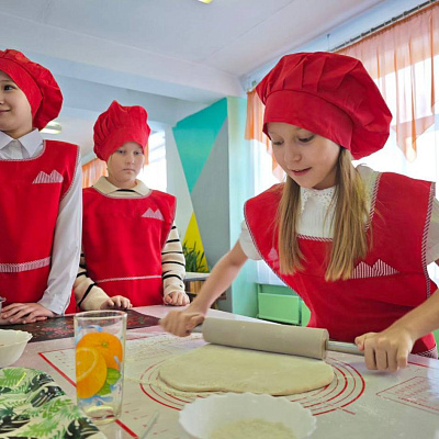 Мастер-класс по лепке пельменей в школе №35.